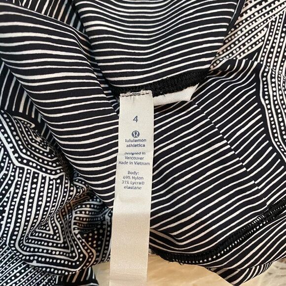 Lululemon Wunder Under Pant Grey Floral
Dottie Tribe leggings size 4 - Picture 8 of 10